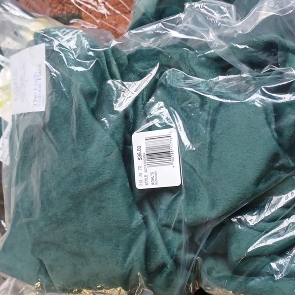 Women's Ultra-Soft Straight-Leg Velour Midrise Pant - Picture 2 of 3